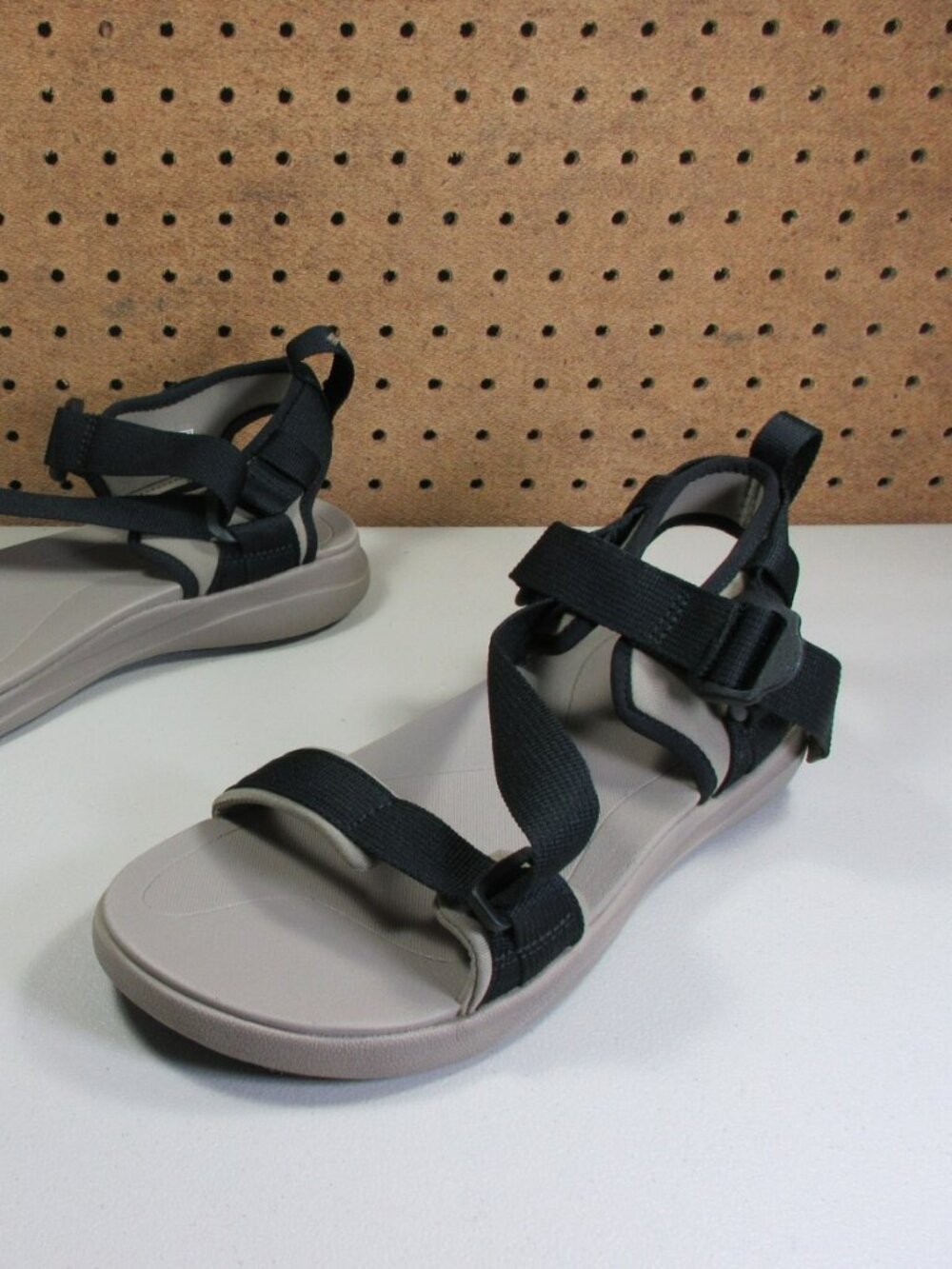 Columbia mens black an beige strappy slingback hiking sandals 10 M EUC